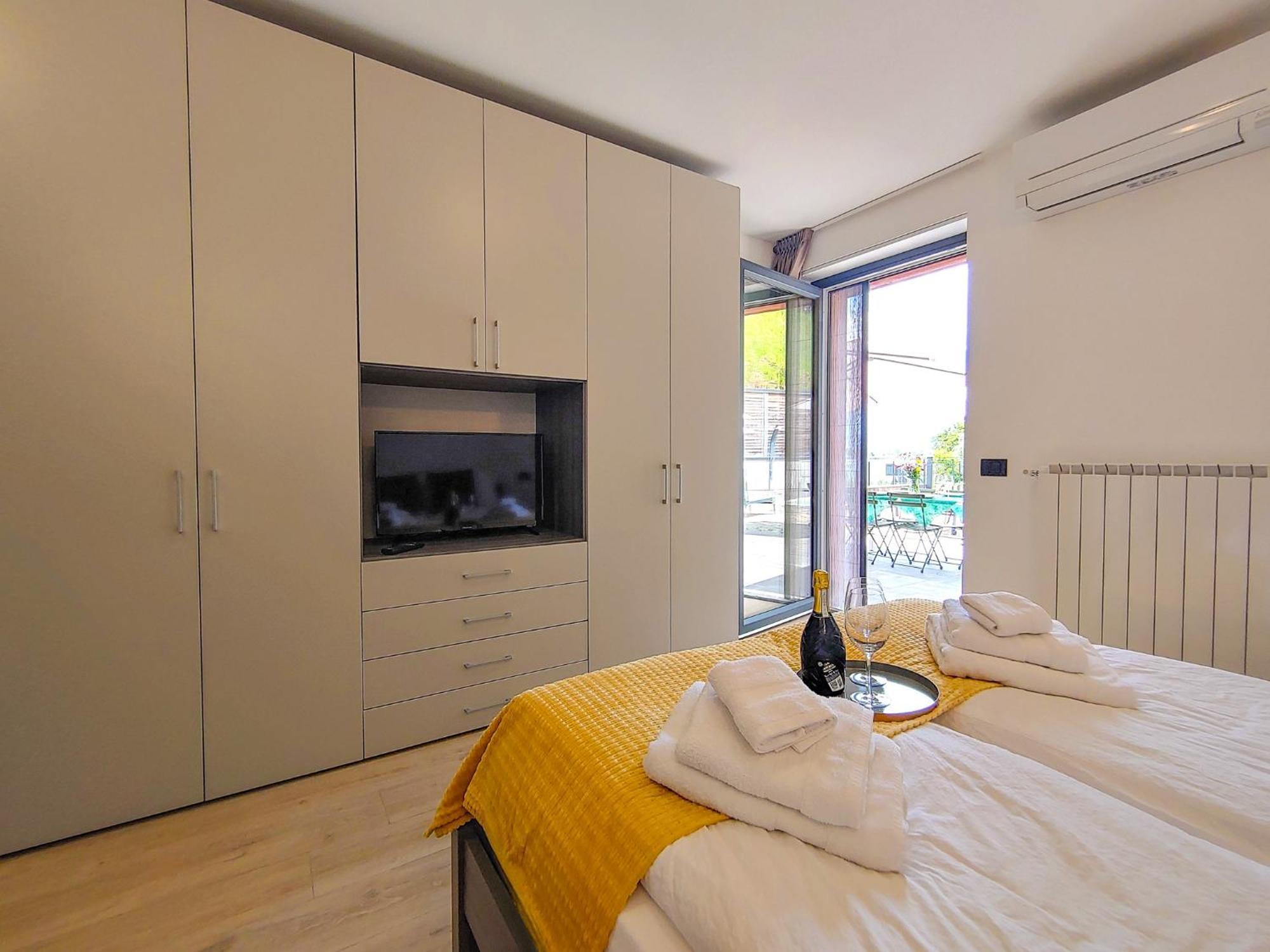 Dascio Emotion Ferienwohnung Mit Terrasse Am See Bagian luar foto